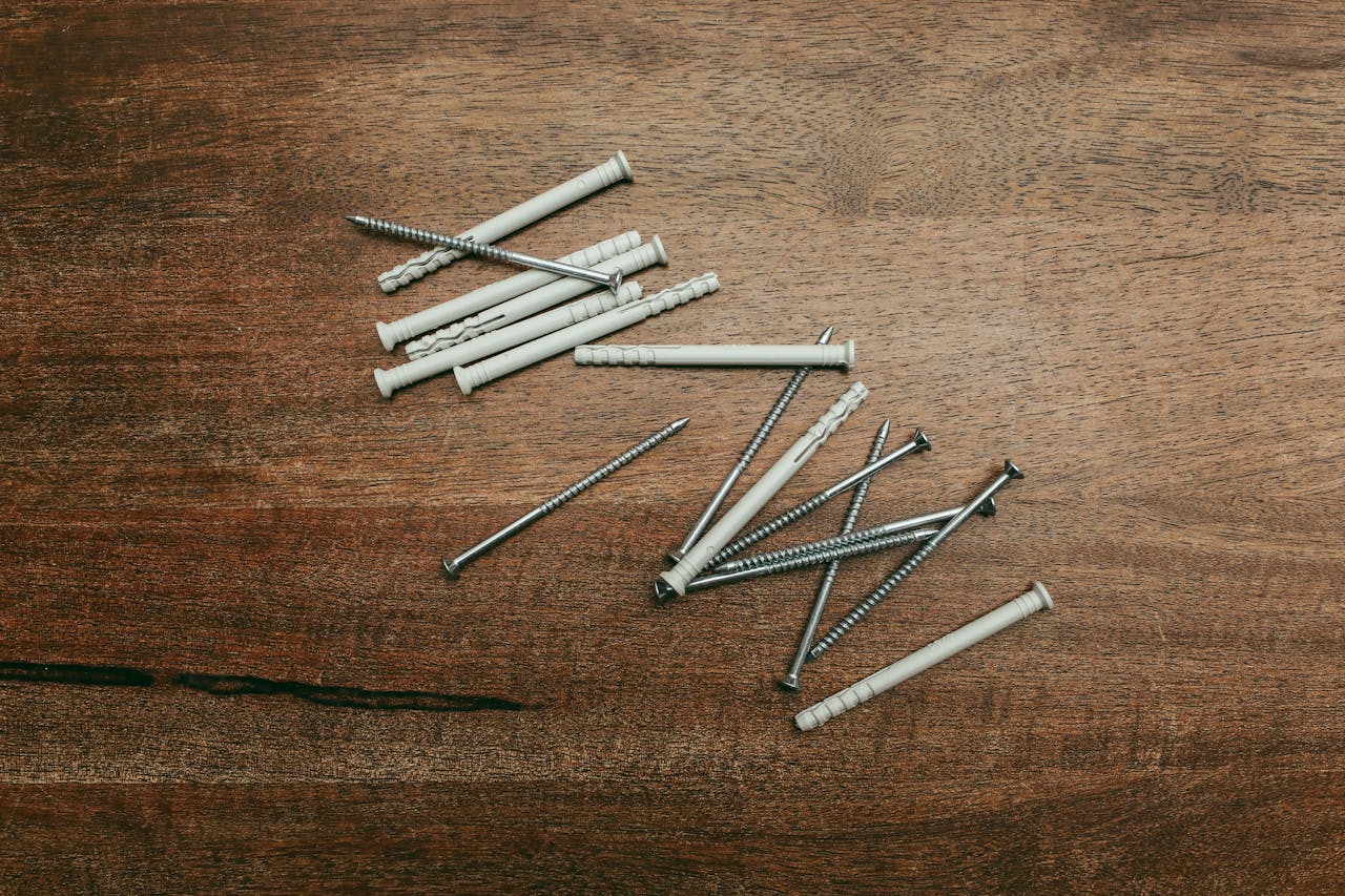 What size screws in floorboards?
